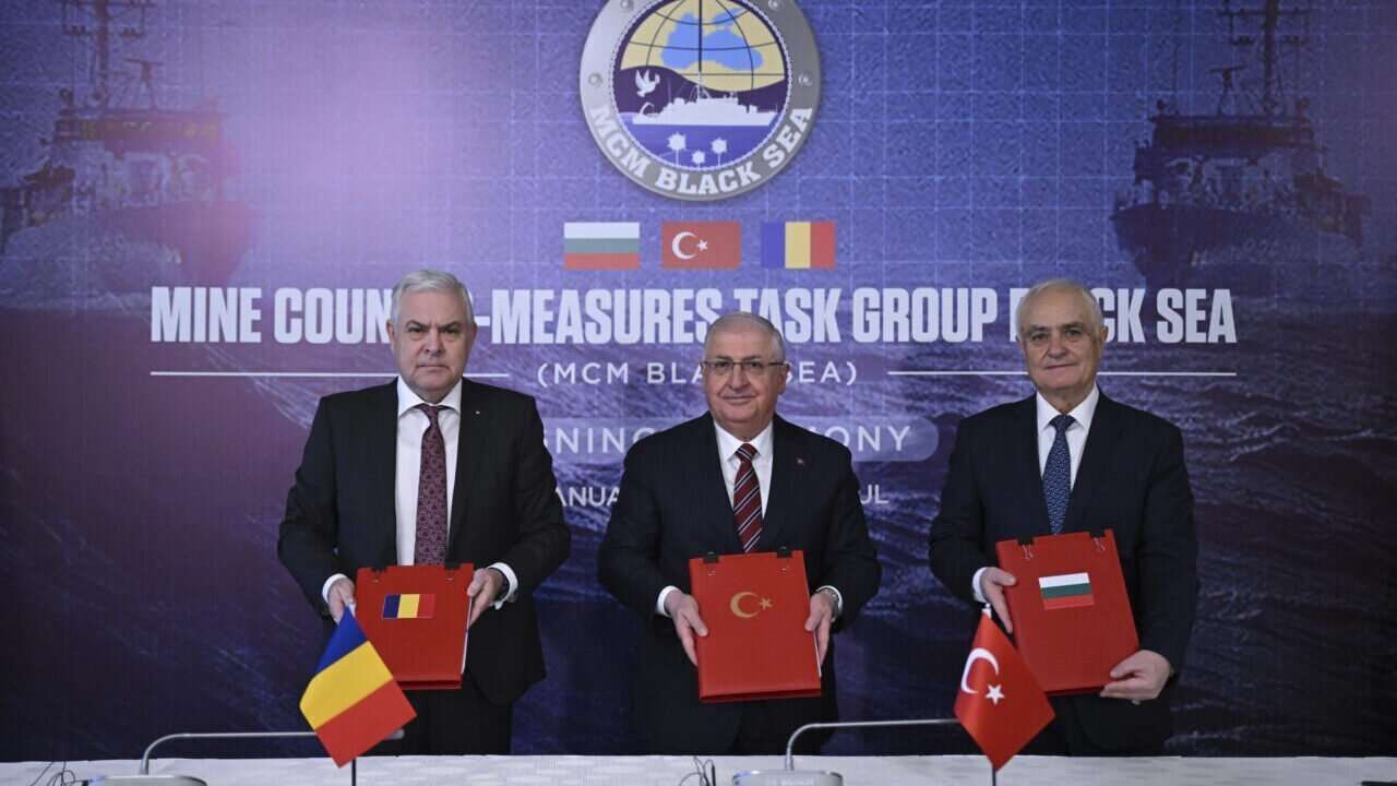 Karadeniz'de mayın tehlikesine karşı "Üçlü Girişim" mutabakatı İstanbul'da imzalandı