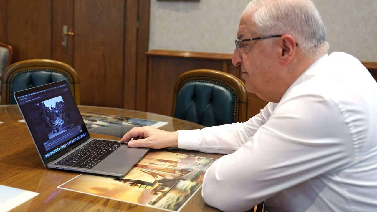 Milli Savunma Bakanı Güler "Yılın Kareleri" oylamasına katıldı