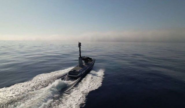 ULAQ Silahlı İnsansız Deniz Aracı'ndan ateşlenen güdümlü mermi, hedefi başarıyla vurdu