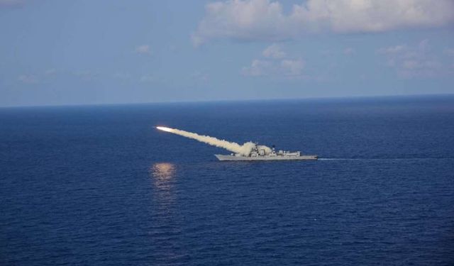 Hint donanması, en hızlı süpersonik füzesini başarıyla test etti