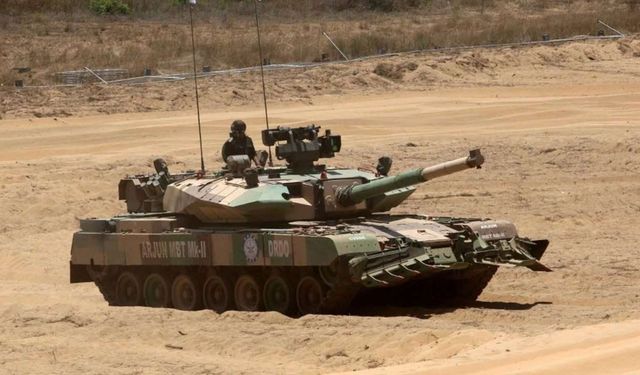 Hindistan "çöl savaşı" için insansız tank projesi geliştiriyor