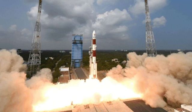 Hindistan, Butan ile geliştirdiği uyduyu uzaya fırlattı