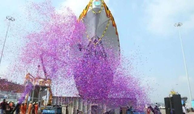 Hindistan denizaltılara karşı görev yapacak yerli savaş gemisi Arnala'yı denize indirdi