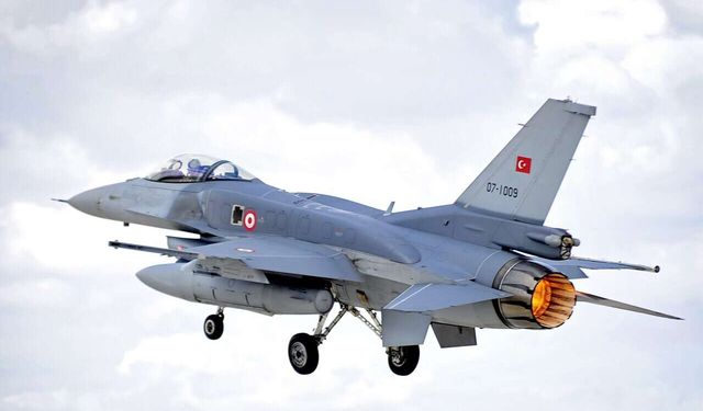 F-16’lar için Ukraynalı pilotlara oryantasyon!