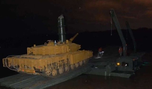 FNSS'in SAMUR Seyyar Yüzücü Hücum Köprüsü TSK'nın eğitiminde kullanıldı