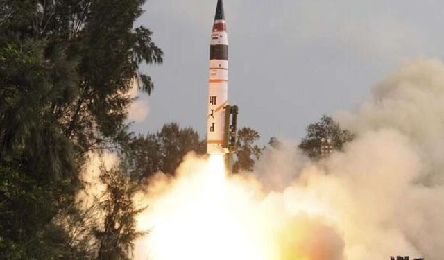 Hindistan, birden fazla savaş başlığı taşıyabilen yerli füzesinin ilk test atışını yaptı