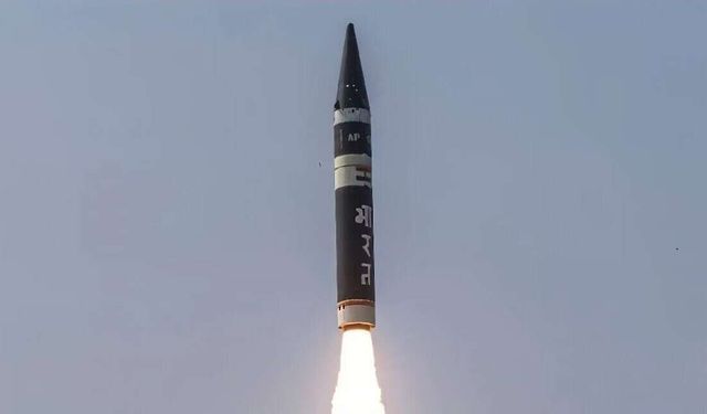 Hindistan, yerli balistik füze testini başarıyla gerçekleştirdi