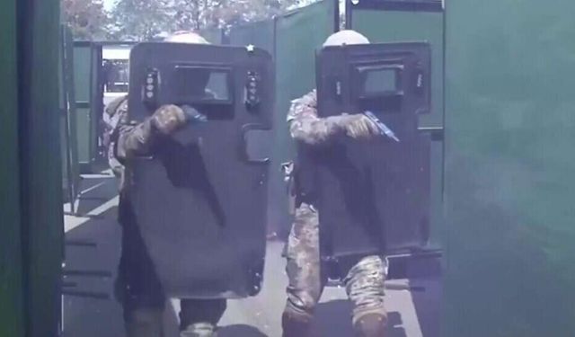 Polis Özel Harekat timleri METE silahlarıyla tatbikat gerçekleştirdi