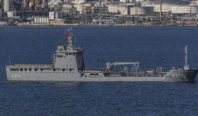 Lojistik Destek Gemisi ARİF EKMEKÇİ, Oruç Reis Araştırma Gemisi’ne refakat ediyor