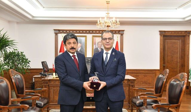 Turaç Genel Müdürü Altunbaş, Kırşehir Valisi Demiryürek'i ziyaret etti