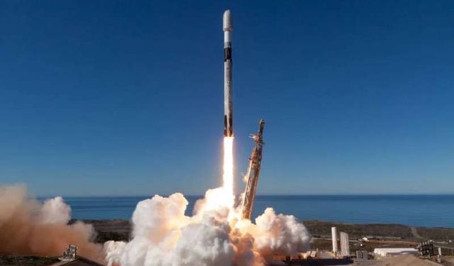 BAE uzaya gözlem uydusu fırlattı