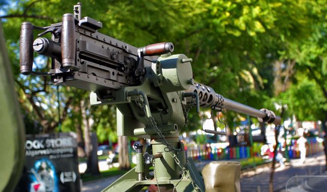 Browning M2 makineli tüfek için sanal gerçeklik simülatörü