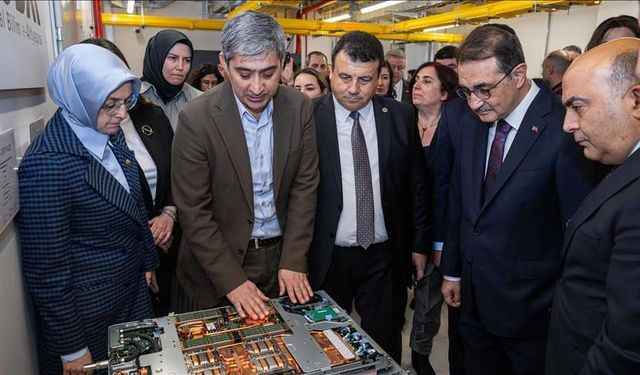 TBMM Yapay Zeka Araştırma Komisyonu üyeleri süper bilgisayar "ARF ACC" hakkında bilgi aldı