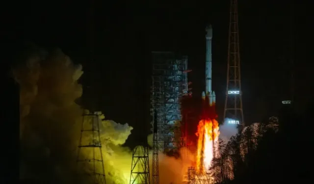 Çin, "ChinaSat 10R" iletişim uydusunu fırlattı