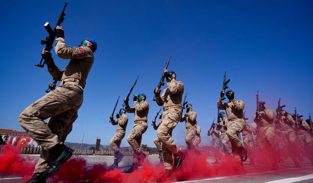 Mavi bereli 2 bin 545 uzman erbaş komando temel kursunu tamamladı