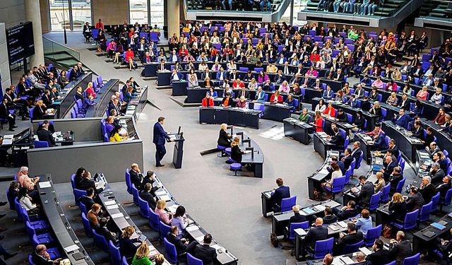 Almanya'dan savunma sanayiine 500 milyar euroluk özel fon