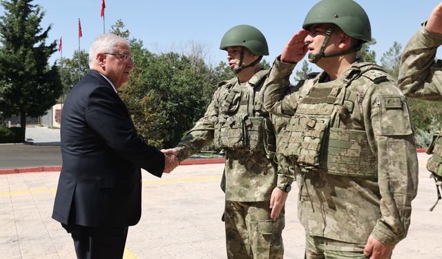Milli Savunma Bakanı, Şırnak'da incelemelerde bulundu