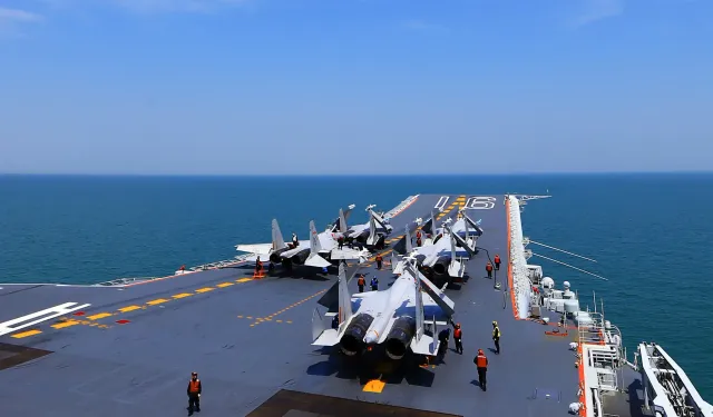 Çin'in yeni nesil uçak gemisi Fucien, Tayvan Boğazı'ndan geçti