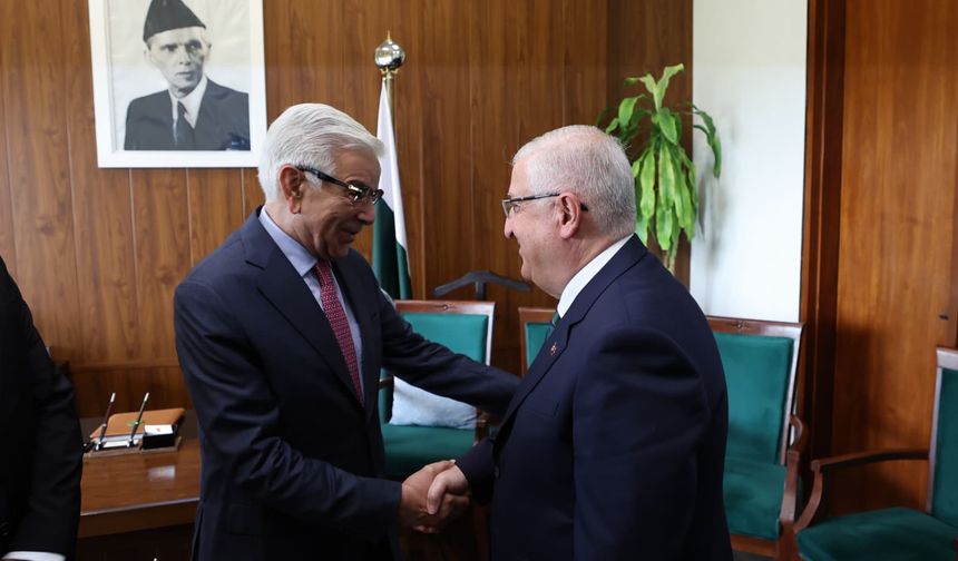 Milli Savunma Bakanı Güler, Pakistanlı mevkidaşı Asif ile görüştü