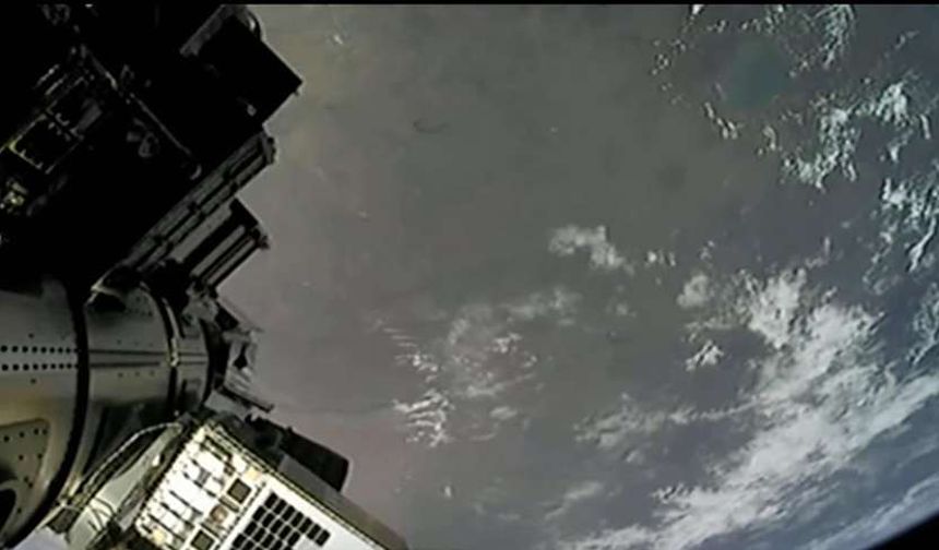 Hindistan "4 bin 400 kilogramlık en ağır haberleşme uydusunu" fırlattı