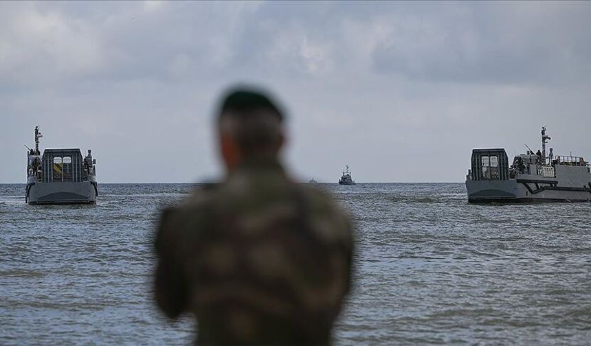 Fransa Donanması, nükleer denizaltıların konuşlu olduğu üssün üzerinde uçan İHA’lara ateş açtı